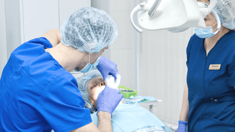 Имплантация зубов во сне в стоматологии Спартамед